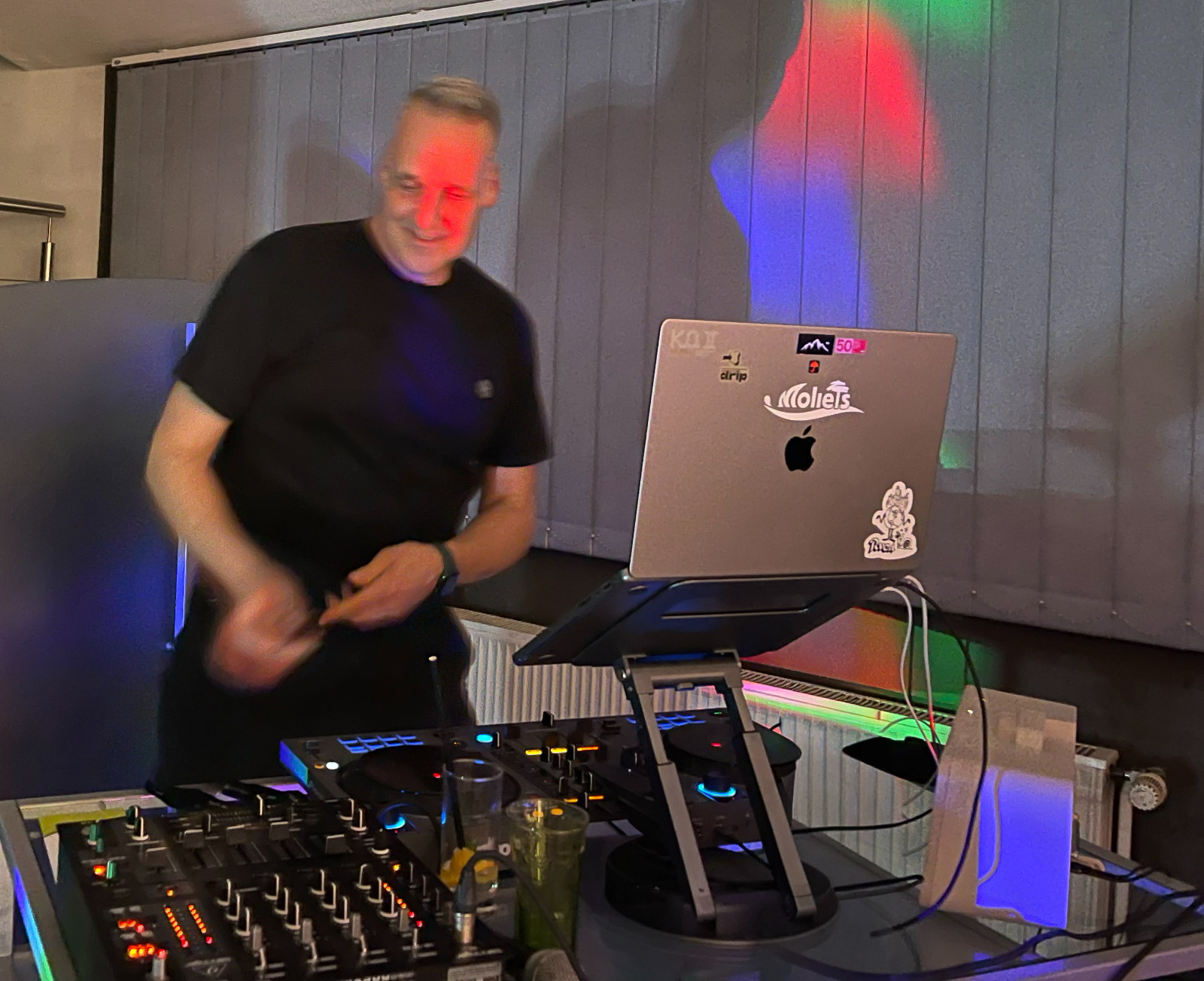 50. Geburtstagsparty im pinkvioletten Bühnenlicht